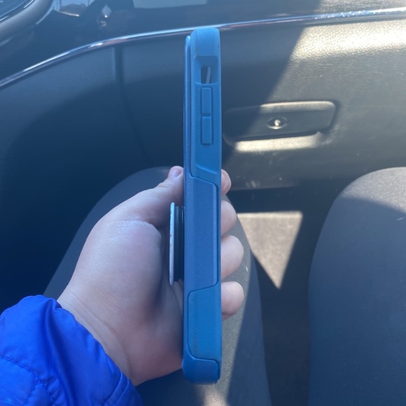 Blue Otterbox iPhone XR case - Picture 3 of 5